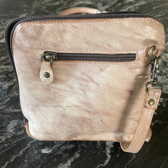 BedStu Ventura Crossbody Bag - Picture 5 of 6